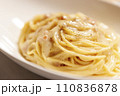 カルボナーラスパゲッティ 110836878