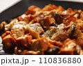 きのこと厚揚げの炒めもの 110836880