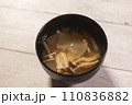 きのこのお味噌汁 110836882