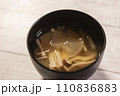 きのこのお味噌汁 110836883