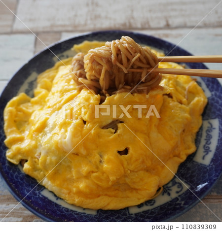 「オムそば」 110839309