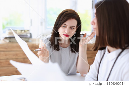 Beautiful businesswoman portrait at workplace 110840014