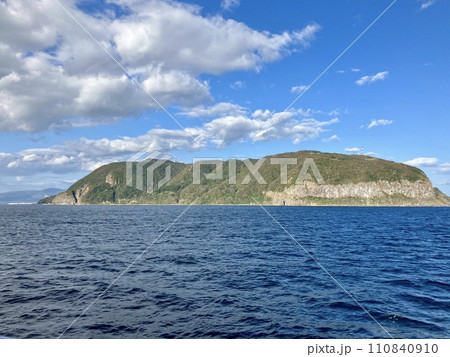 津軽海峡フェリーから見た函館山 津軽海峡フェリーから見た函館山 110840910