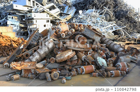 産業廃棄物　　金属スクラップ　廃材　再利用 110842798