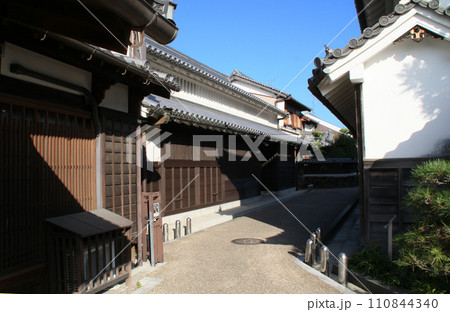 橿原市今井町の重要伝統的建造物群保存地区旧家屋 110844340