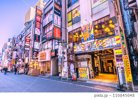 日本の東京都市景観 JN.1に…昼過ぎの歌舞伎町…マ不要=令和6年1月15日 日本の東京都市景観 JN.1に…昼過ぎの歌舞伎町…マ不要=令和6年1月15日 110845048