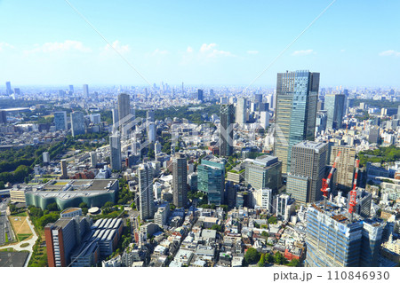 東京ミッドタウンと林立するタワーマンション群 110846930