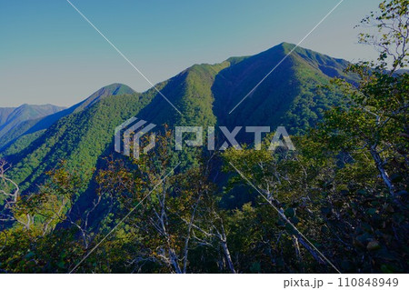 ペテガリ岳からルベツネ山への稜線 ペテガリ岳からルベツネ山への稜線 110848949