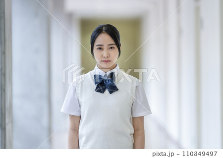 カメラ目線女子高校生 撮影協力:有明教育芸術短期大学 カメラ目線女子高校生 撮影協力:有明教育芸術短期大学 110849497