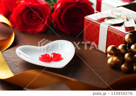 バレンタインデーの贈り物(イメージ) 110850276
