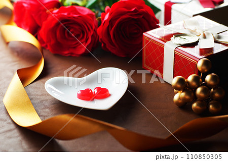 バレンタインデーの贈り物(イメージ) 110850305
