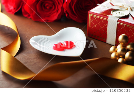 バレンタインデーの贈り物(イメージ) 110850333