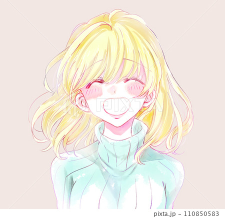 笑顔の金髪の女性 110850583