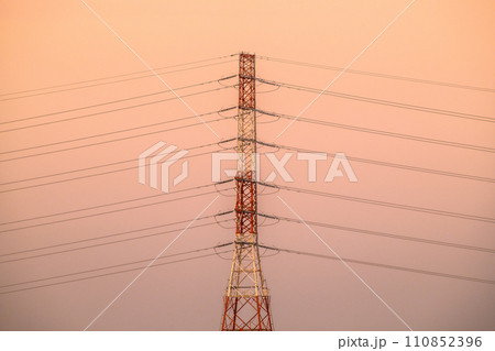日本の横浜都市景観 1月・鉄塔や送電線…電気料金は…＝令和6年1月19日 110852396