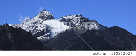 Peak near of the Kongma La Pass, Nangkartshang Peak, Nepal. 110852927