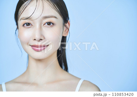 美容イメージ・若い女性 110853420