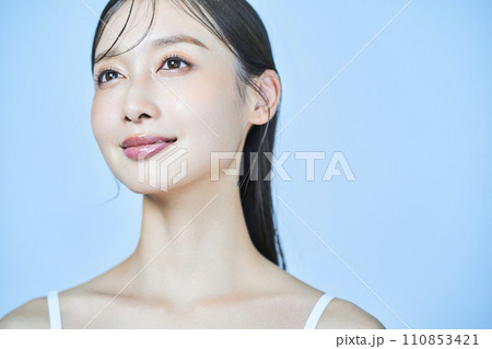 美容イメージ・若い女性 110853421
