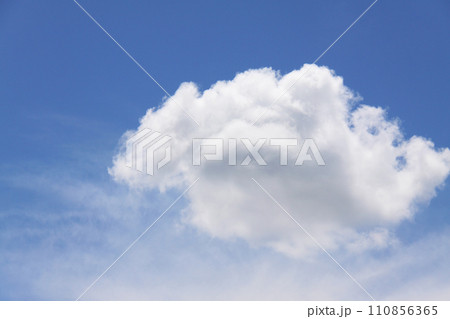 サンパウロ州の夏の雲と青空　ブラジル 110856365