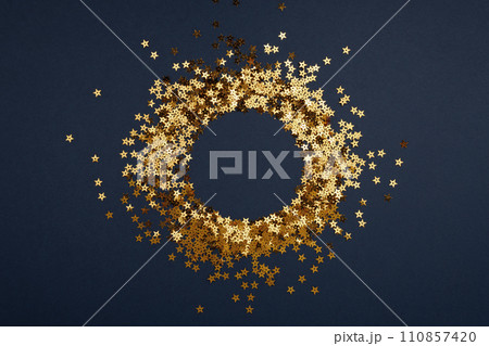 Round gold frame or border of random scatter golden stars Round gold frame or border of random scatter golden stars 110857420