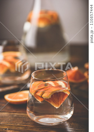 Detox water with blood oranges 110857444