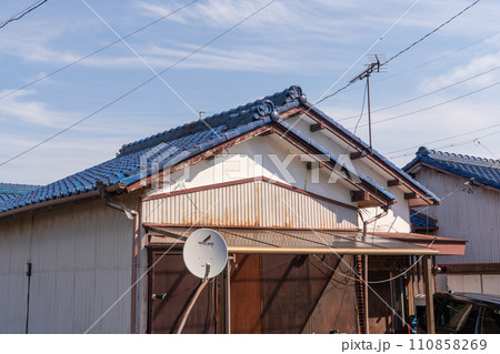 老朽化した住宅 老朽化した住宅 110858269