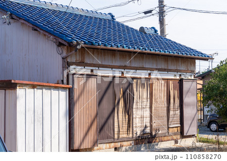 老朽化した住宅 老朽化した住宅 110858270