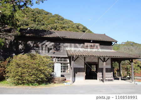 jr九州肥薩線の嘉例川駅 110858991