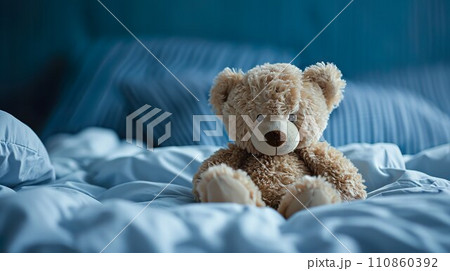 子供部屋のベッドのくまのぬいぐるみ02 子供部屋のベッドのくまのぬいぐるみ02 110860392