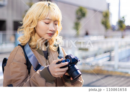 ストリートスナップ カメラ女子のポートレート ストリートスナップ カメラ女子のポートレート 110861658