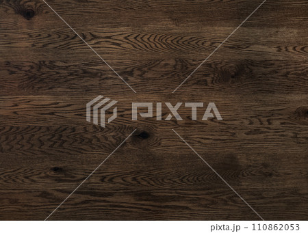 木目がある木の背景素材、ダークブラウンな木目の背景 木目がある木の背景素材、ダークブラウンな木目の背景 110862053