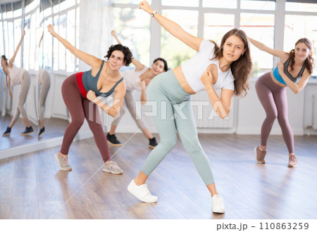 Group of women dancing dancehall in studio 110863259