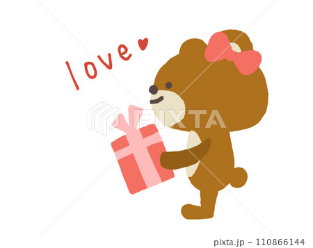 プレゼントを渡すクマ 110866144