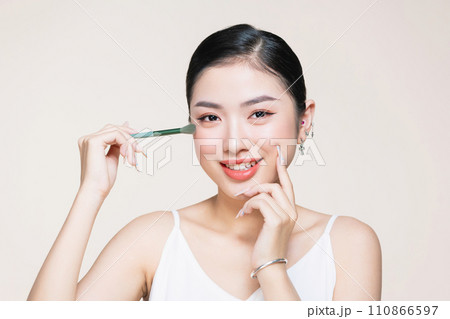 Young woman with beautiful eyeshadows on color background 110866597