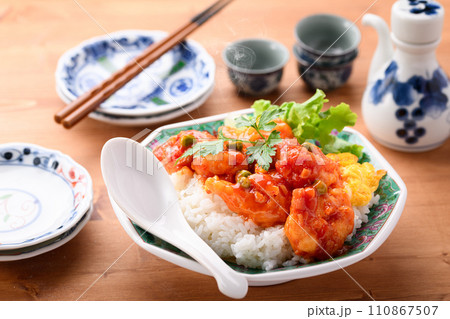 海老チリ丼 110867507