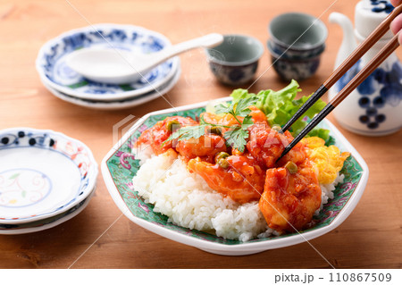 海老チリ丼 海老チリ丼 110867509