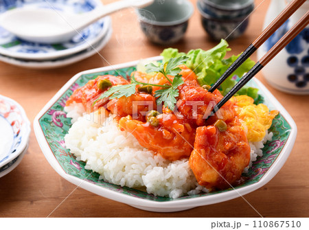 海老チリ丼 110867510