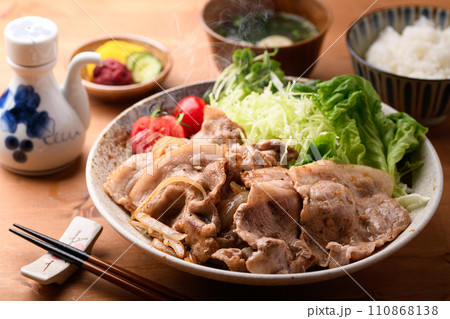 豚肉の生姜焼き定食 110868138