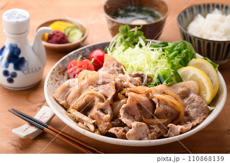 豚肉の生姜焼き定食 110868139