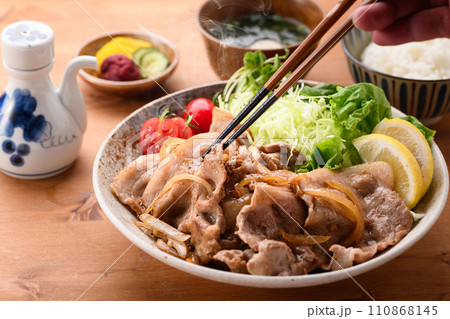豚肉の生姜焼き定食 豚肉の生姜焼き定食 110868145