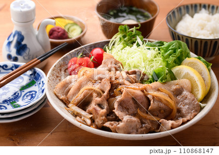 豚肉の生姜焼き定食 豚肉の生姜焼き定食 110868147