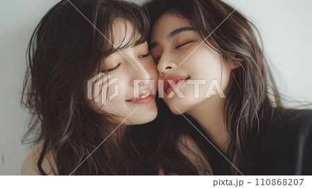 日本の女性同性愛者たちの感動的なポートレート 110868207