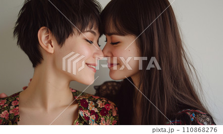 ポジティブな 雰囲気 レズビアン カップル 110868276