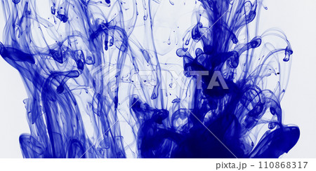 青いインクが流れ落ちるテクスチャ　AI画像 110868317