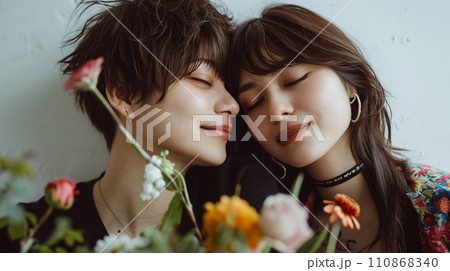 日本の美女同性愛者カップルのポートレート 110868340