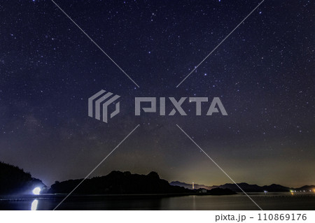 瀬戸内の春の星景　昇るさそり座と天の川 110869176