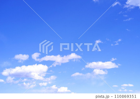 青空と雲イメージ 110869351