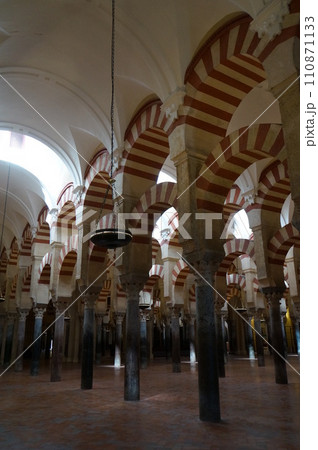 メスキータ 円柱の森 110871133