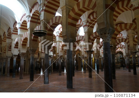 メスキータ 円柱の森 110871134