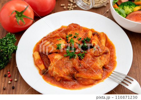 鶏肉のトマト煮 110871230