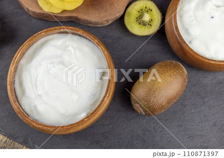 making creamy yogurt with kiwi fruit making creamy yogurt with kiwi fruit 110871397